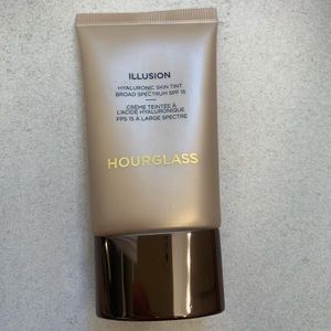 Hourglass Illusion Hyaluronic Skin Tint